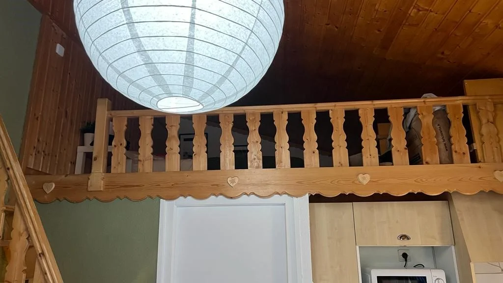 Garde-corps en bois de la mezzanine